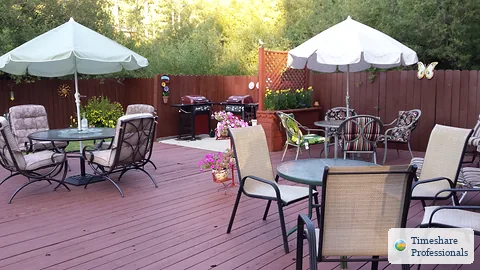 Deck and barbecue area at Paradise